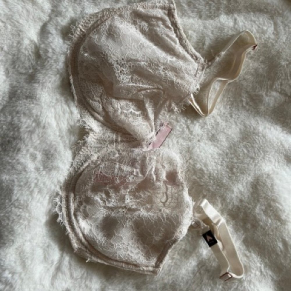 36DDD Victoria's Secret white lace Dream Angels push-up without padding bra